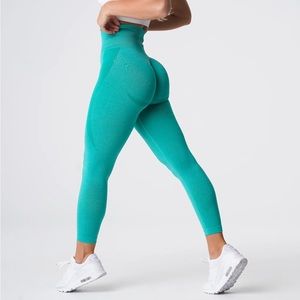 BRAND NEW unopened NVGTN Navi Turquoise Contour Seamless Leggings - size Small